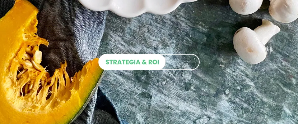 Copertina dell'articolo della categoria Strategia & ROI: una fetta di zucca e dei funghi su un piano di pietra verde