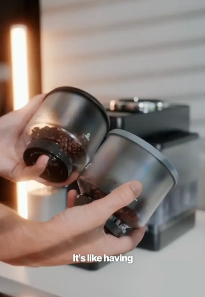 Cover of the De'Longhi Group case study (D2C)
